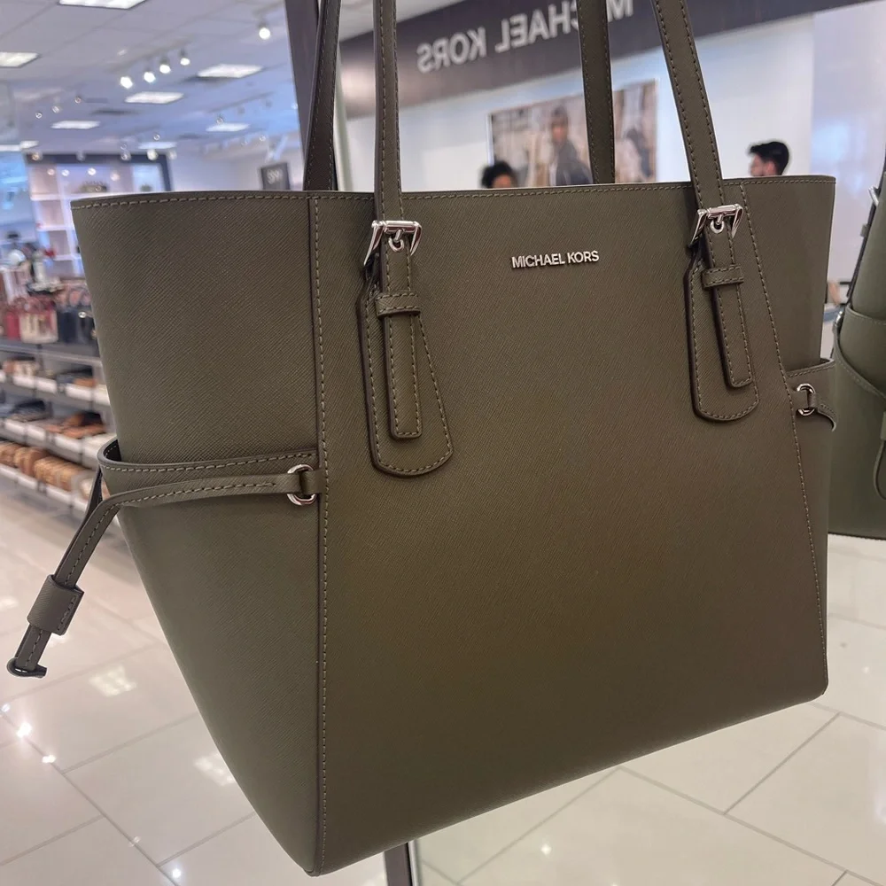 MICHAEL KORS Voyager Large Saffiano Leather EW Tote Shoulder Bag
Olive
NWT - Picture 15 of 16